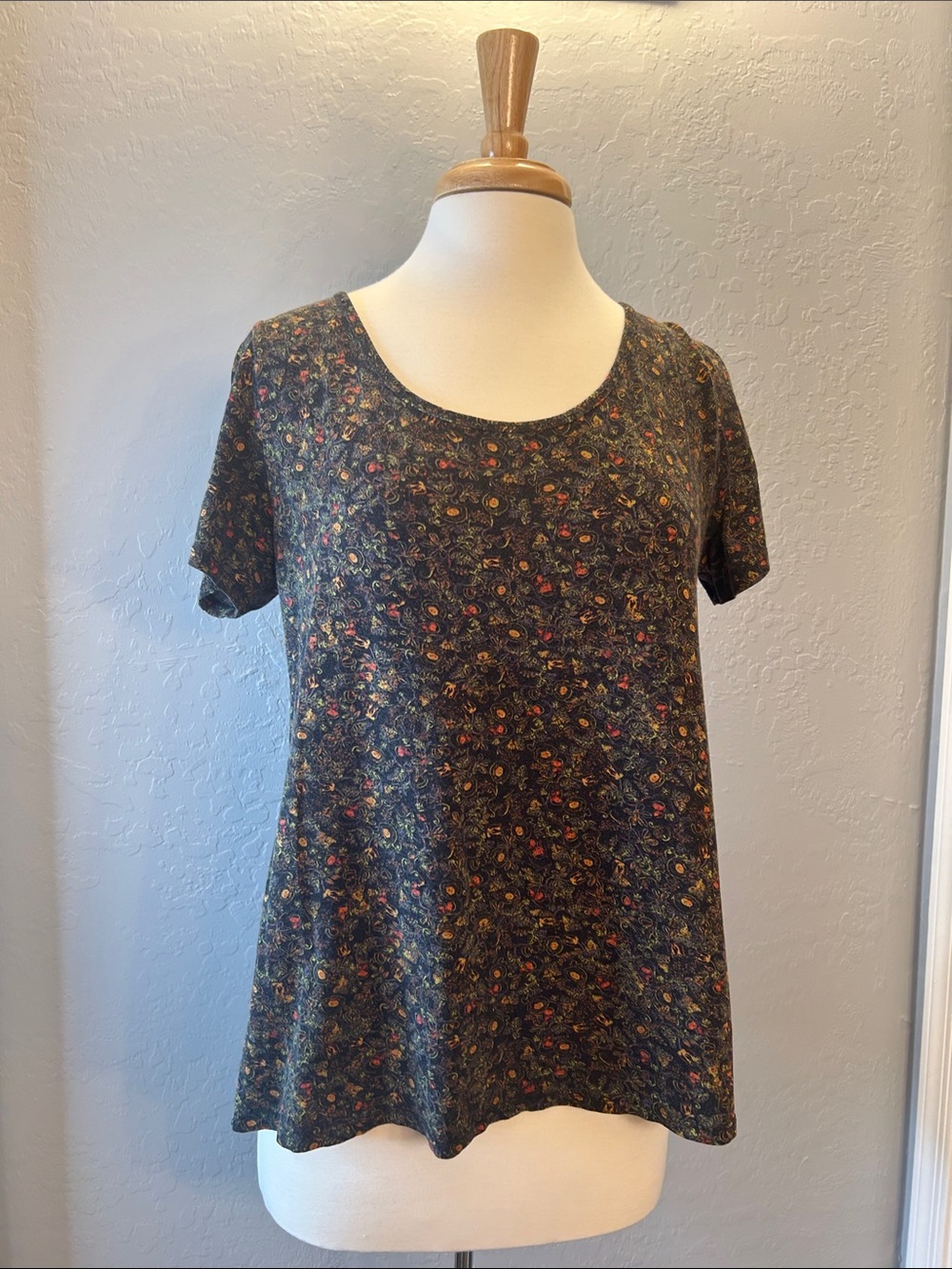 Lularoe Classic Kaleidoscope Print Shirt M Blouse